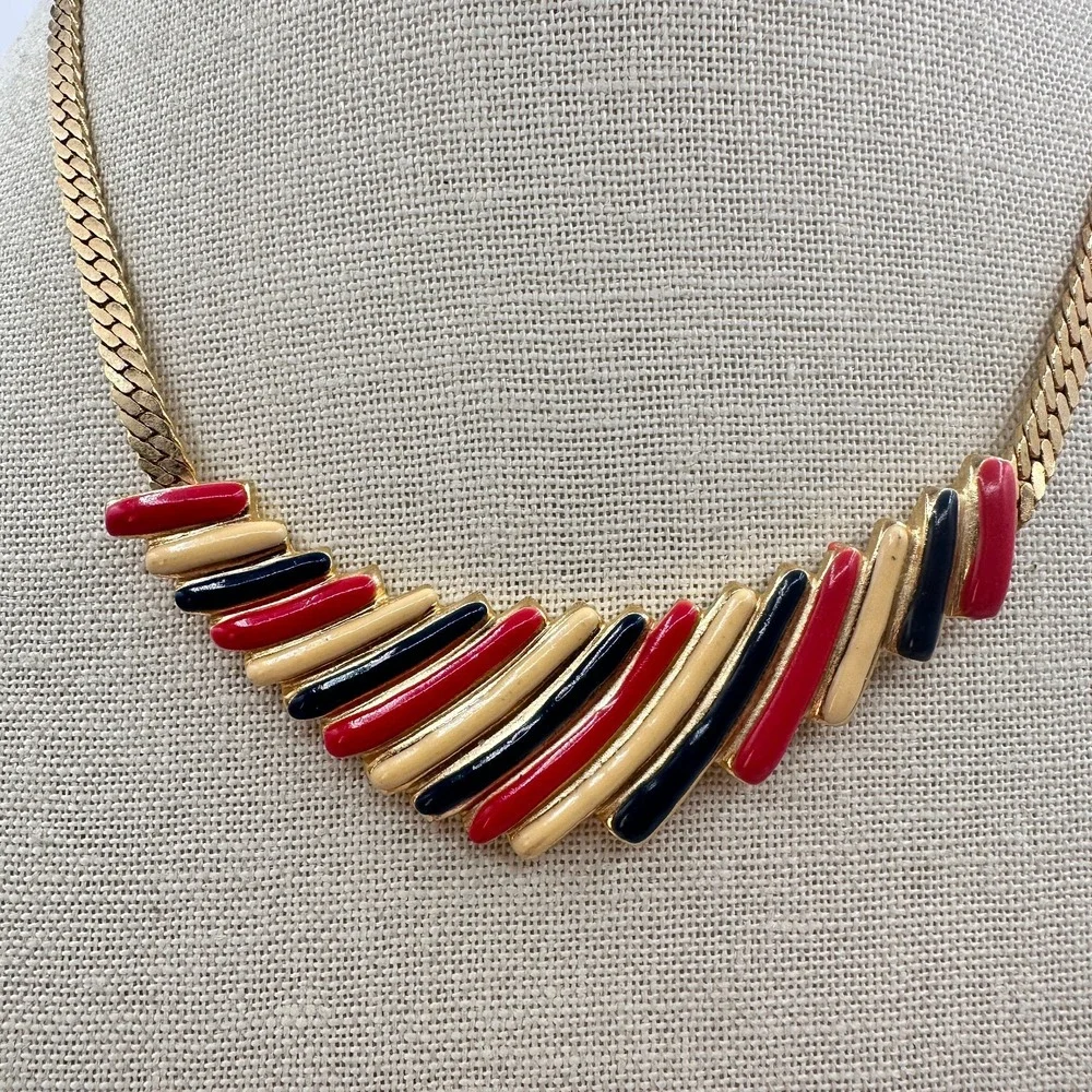 Vintage Y2K Gold Tone Enamel Herringbone Necklace - Classic Women's Jewelry